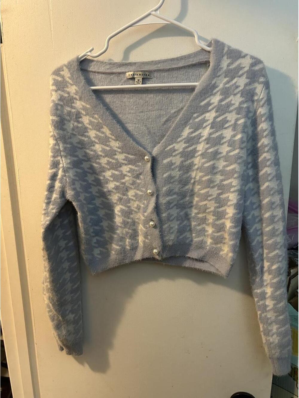 Haute Monde white and light blue houndstooth cardigan in size M